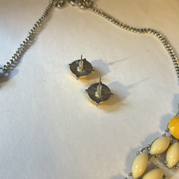 Charming Charlie Statement Necklace yellow Daisy design with matching earrings - Picture 2 of 4